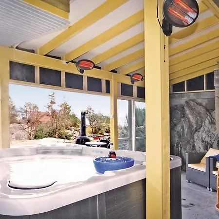 Front In With Sauna *