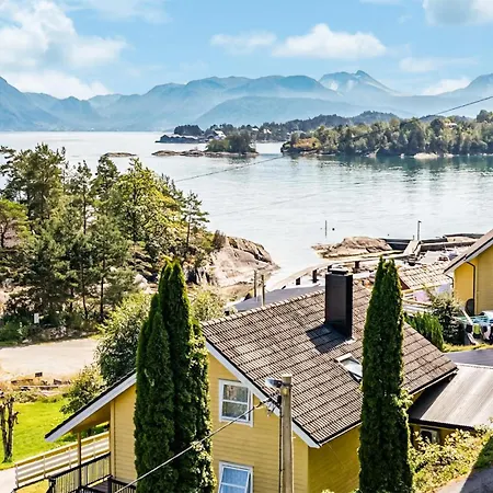 Gorgeous Home In Hatlestrand With House Sea View