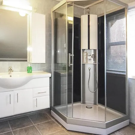 Front In With Sauna *
